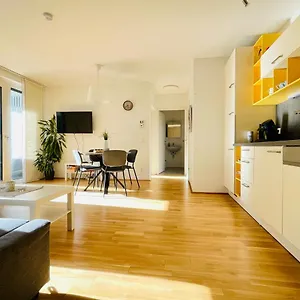 Topmodernes Sonnenwohnen Bei U-bahn Und Therme Oberlaa, 15 Min Bis Stephansplatz Vienna