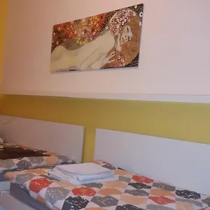Geräumige Zentrumsnahe Altbauwohnung Apartment